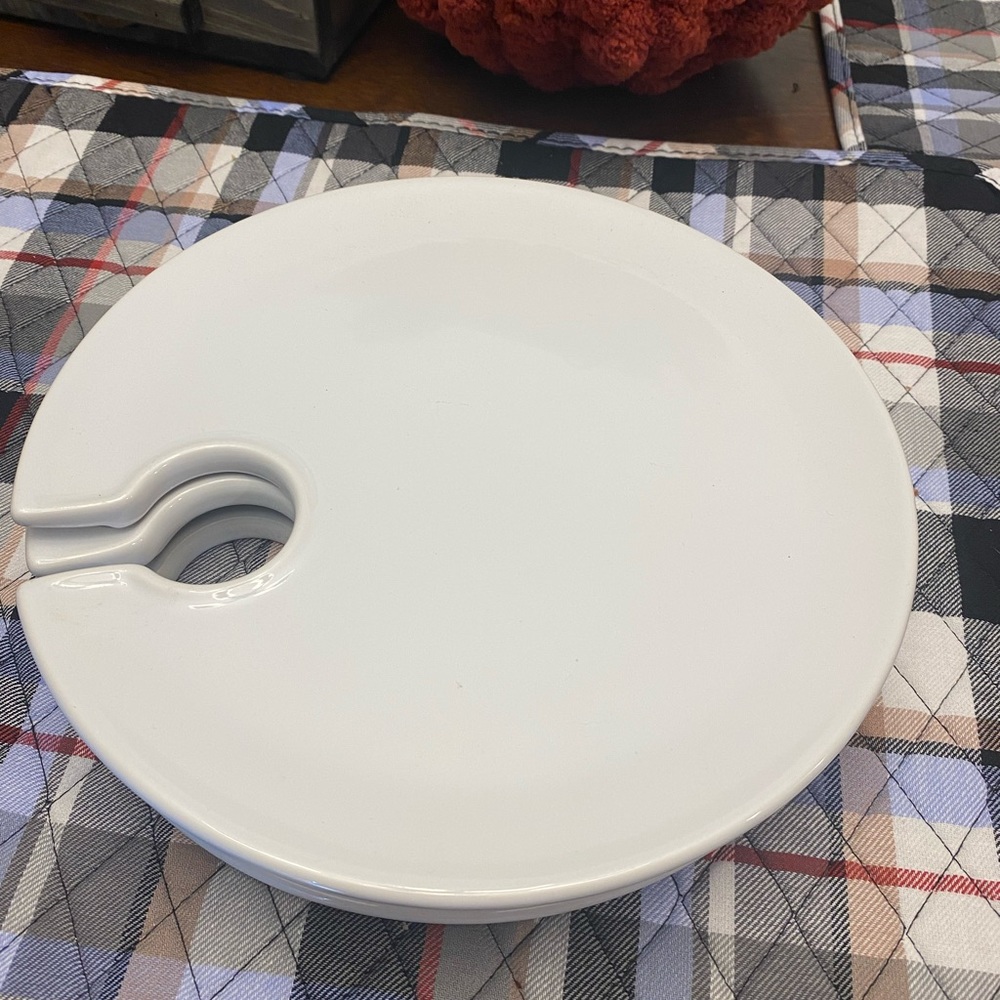 Great appetizer / wine holder plates!